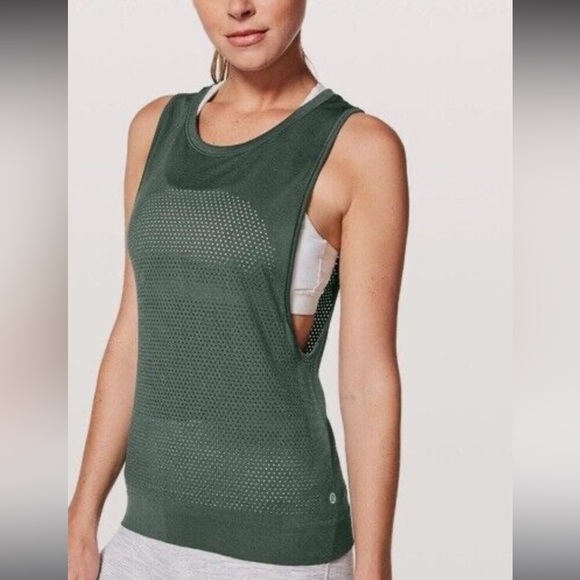 Lululemon forest green perforated breeze muscle tank size 8 - Picture 3 of 13